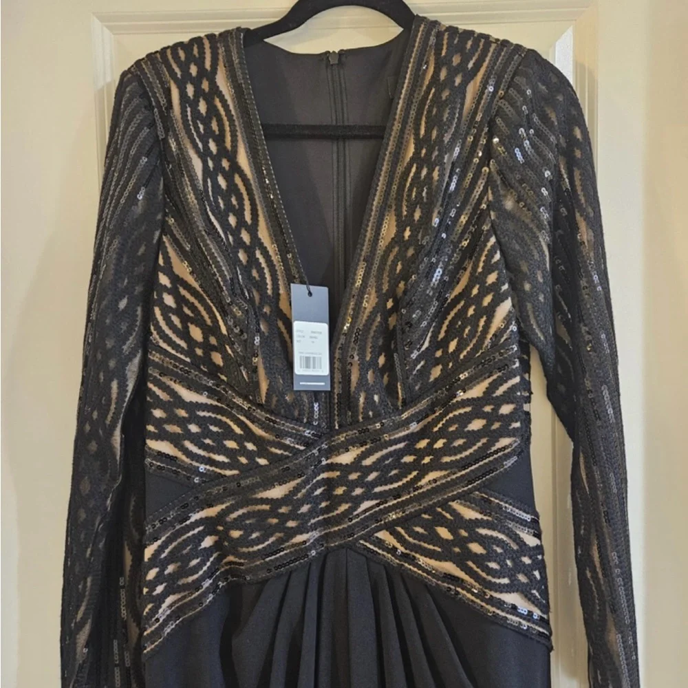 Tadashi Shoji Women's Long-Sleeve Sequin-Embroidered Gown NWT. Size 14